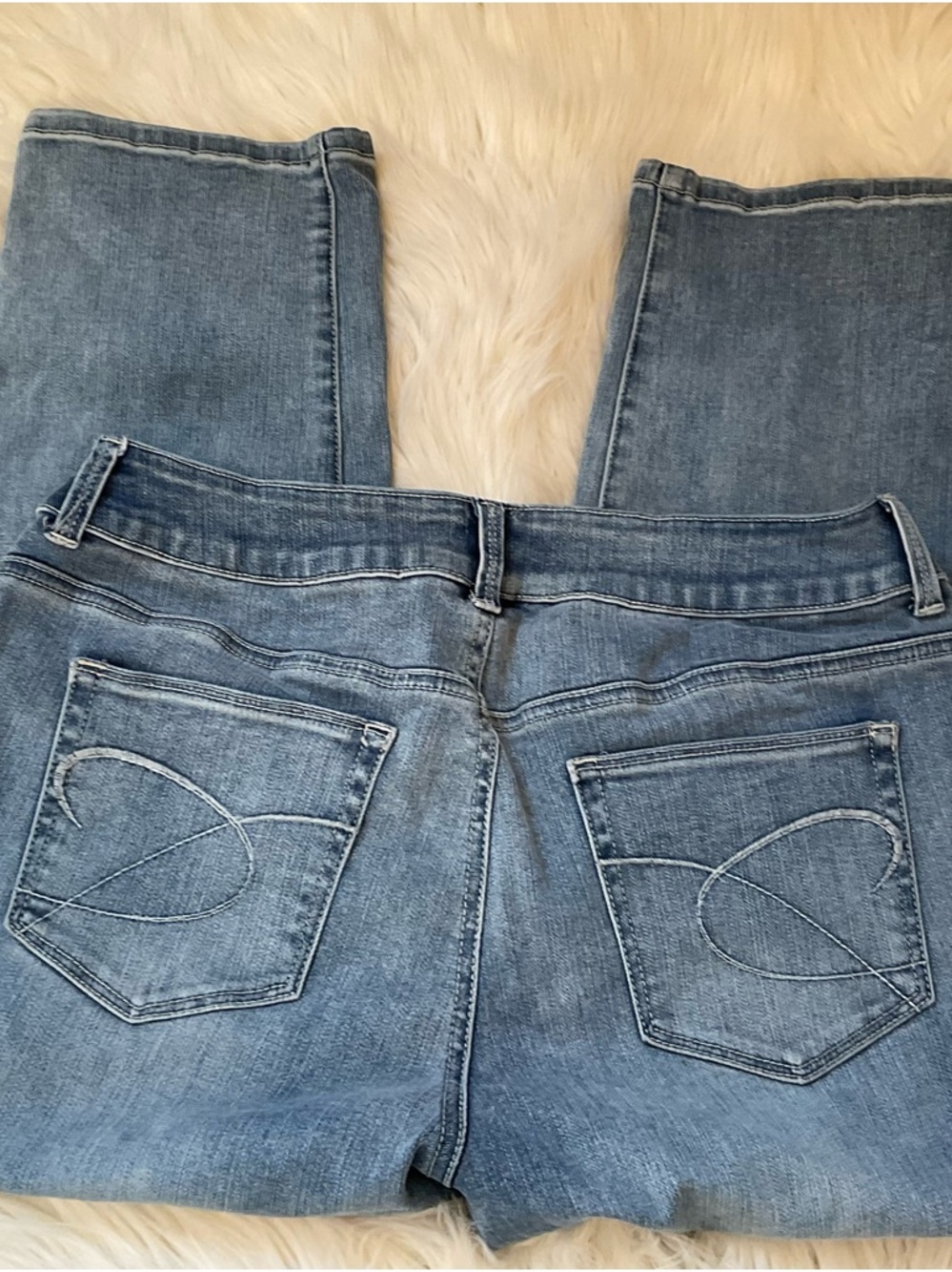 Chico’s So Slimming Capri Jeans - Chico’s Size 1.5 / 10 - Picture 6 of 7